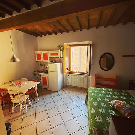 Anitta Guesthouse Кастането Кардучи Екстериор снимка