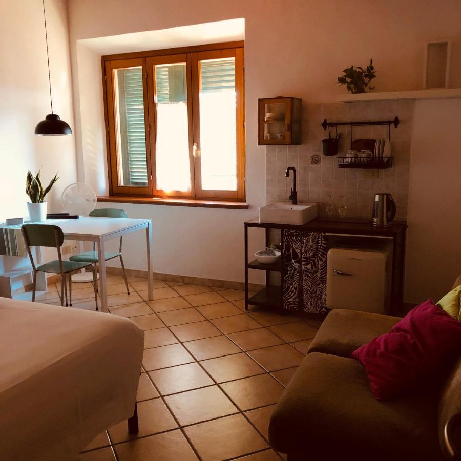 Anitta Guesthouse Кастането Кардучи Екстериор снимка
